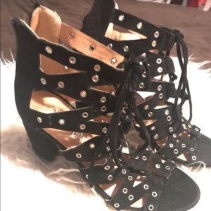 New size 7 black laze